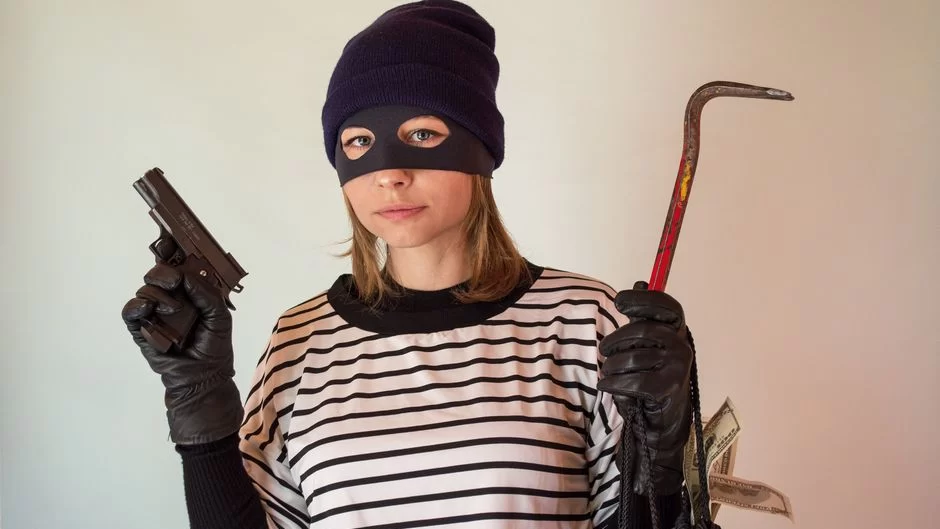 Navigating THEBS Designer Clothing for Modern Wardrobes